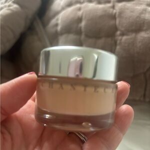 Chantecaille Radiant Cream Foundation color is ivory